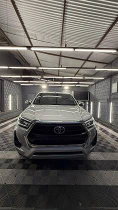 TOYOTA HILUX 2.8 D-4D TURBO DIESEL CD SRX 4X4 AUTOMÁTICO TOYOTA HILUX 2.8 D-4D TURBO DIESEL CD SRX 4X4 AUTOMÁTICO
